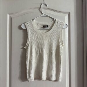 No Boundaries White Sleeveless Ribbed Floral Top Sz M. D-1225